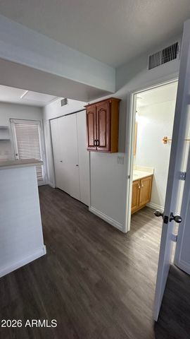 7801 N 44TH Drive, Glendale, AZ 85301