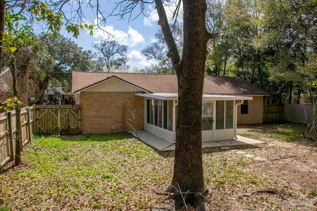 6514 Oakcrest Rd, Milton, FL 32570