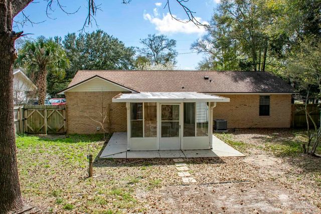 6514 Oakcrest Rd, Milton, FL 32570