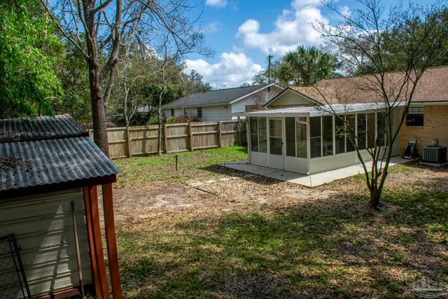 6514 Oakcrest Rd, Milton, FL 32570