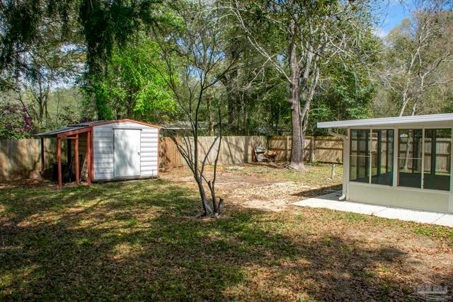 6514 Oakcrest Rd, Milton, FL 32570