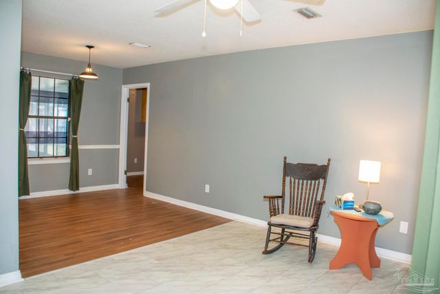 6514 Oakcrest Rd, Milton, FL 32570