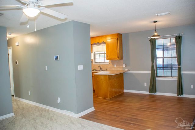 6514 Oakcrest Rd, Milton, FL 32570