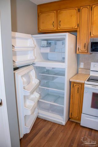 6514 Oakcrest Rd, Milton, FL 32570