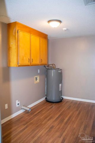 6514 Oakcrest Rd, Milton, FL 32570