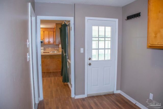 6514 Oakcrest Rd, Milton, FL 32570