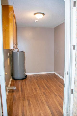 6514 Oakcrest Rd, Milton, FL 32570