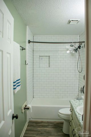 6514 Oakcrest Rd, Milton, FL 32570