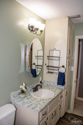 6514 Oakcrest Rd, Milton, FL 32570