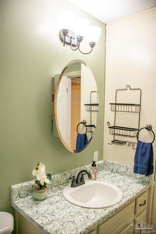 6514 Oakcrest Rd, Milton, FL 32570