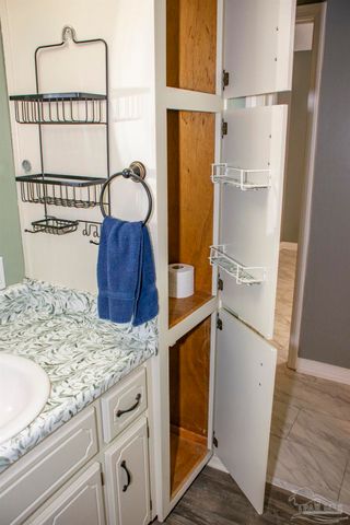 6514 Oakcrest Rd, Milton, FL 32570