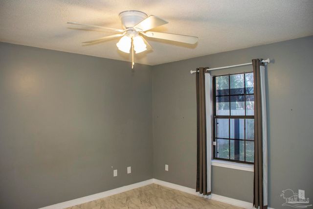 6514 Oakcrest Rd, Milton, FL 32570