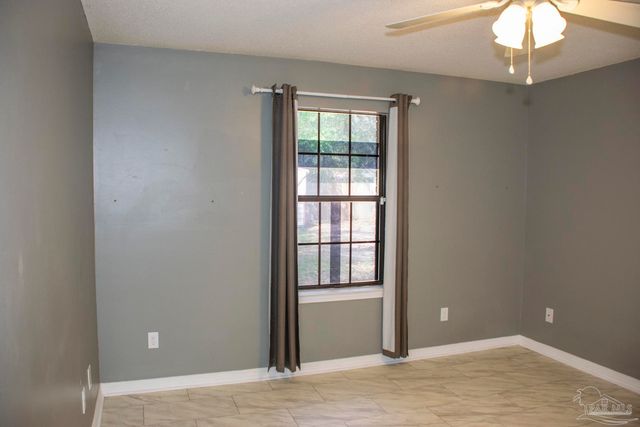 6514 Oakcrest Rd, Milton, FL 32570