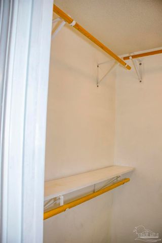 6514 Oakcrest Rd, Milton, FL 32570