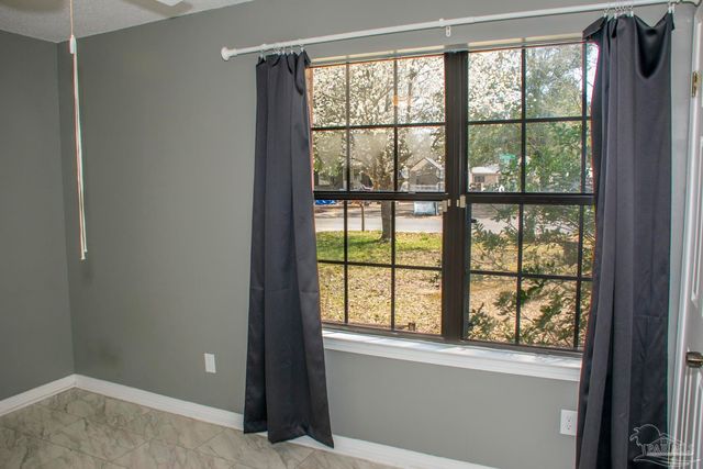 6514 Oakcrest Rd, Milton, FL 32570