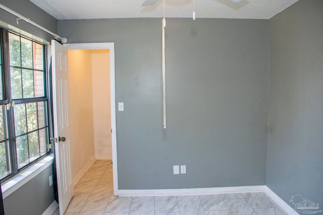 6514 Oakcrest Rd, Milton, FL 32570