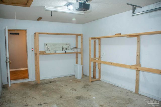 6514 Oakcrest Rd, Milton, FL 32570