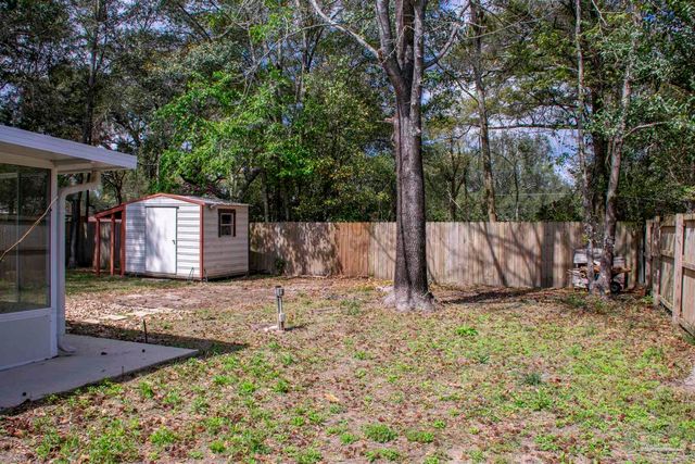 6514 Oakcrest Rd, Milton, FL 32570