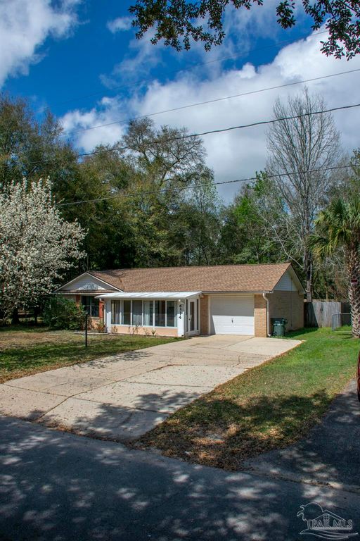 6514 Oakcrest Rd, Milton, FL 32570