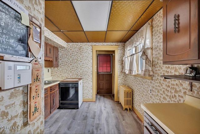 32 Bonheim Street, Albany, NY 12204