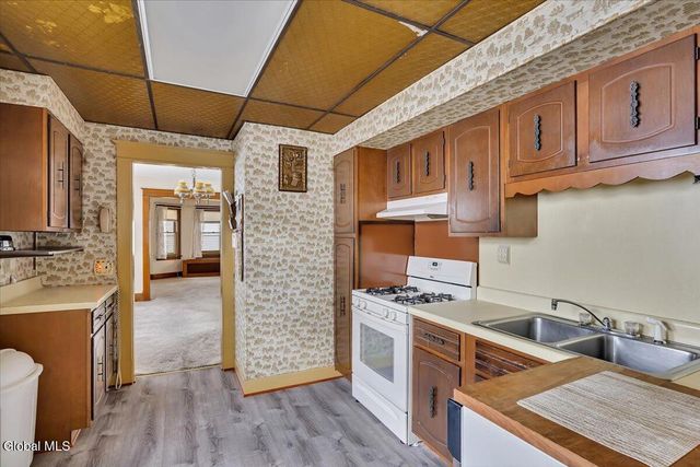 32 Bonheim Street, Albany, NY 12204