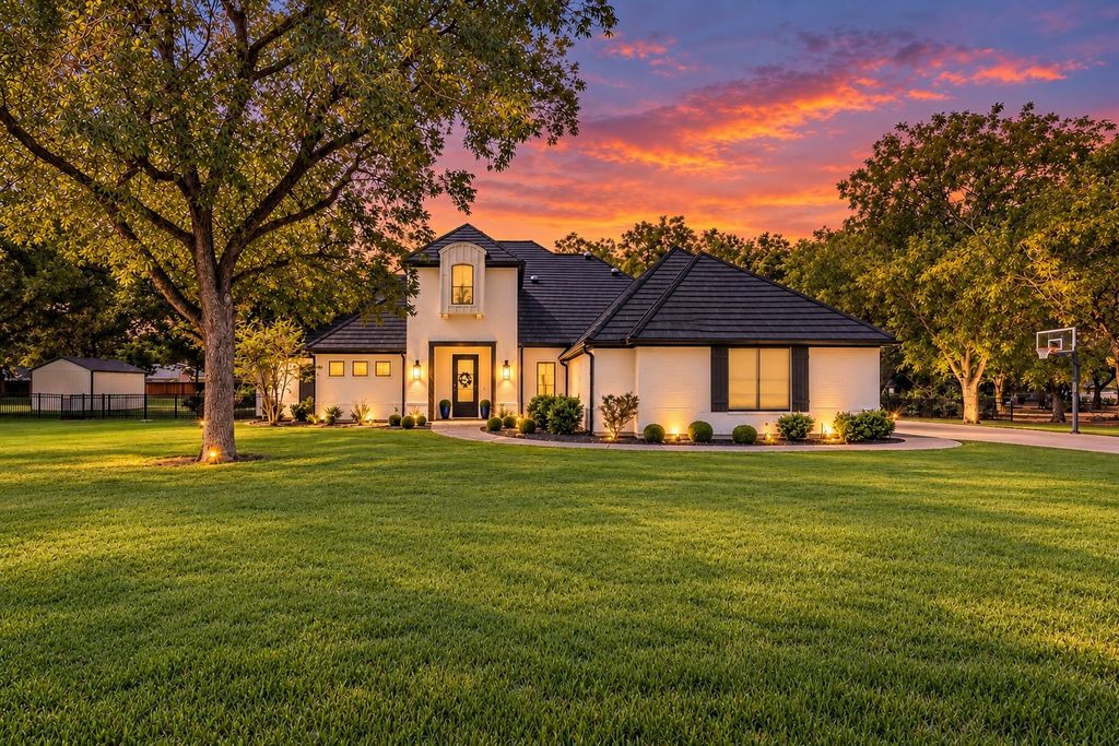 8017 W Landings Road, Granbury, TX 76049