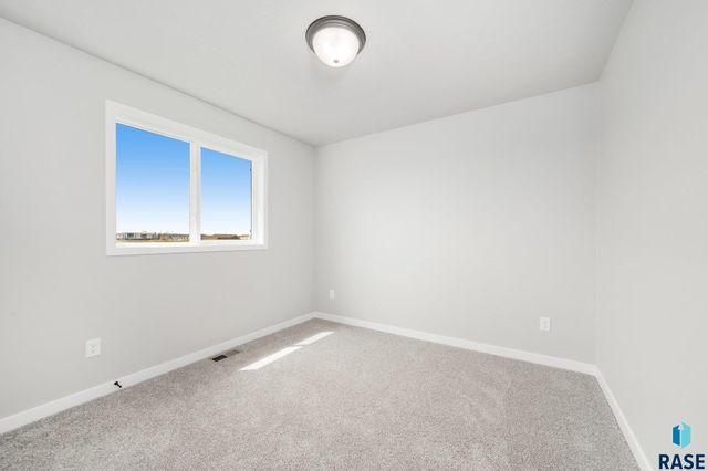 522 Hillside St, Harrisburg, SD 57032