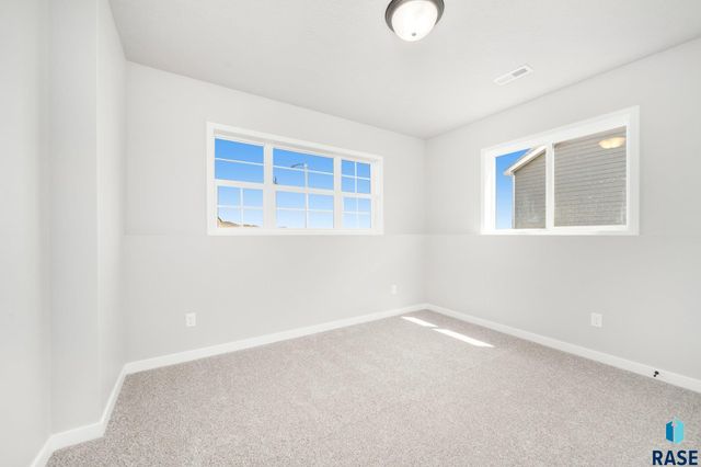 522 Hillside St, Harrisburg, SD 57032