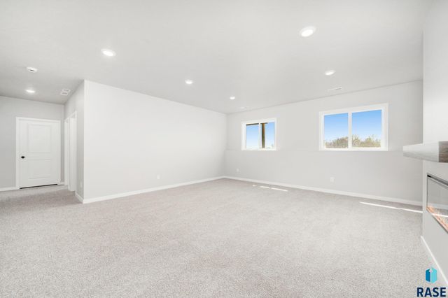 522 Hillside St, Harrisburg, SD 57032