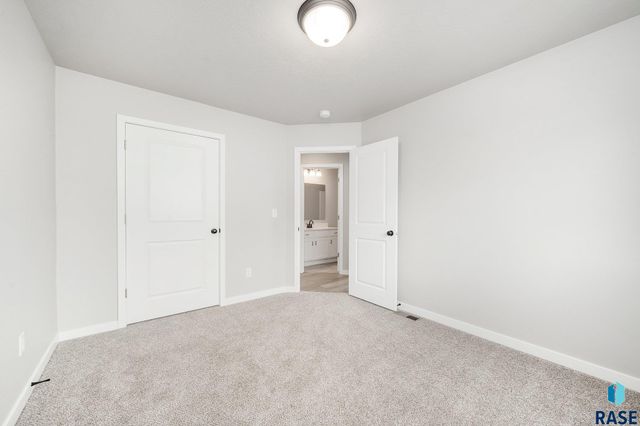 522 Hillside St, Harrisburg, SD 57032