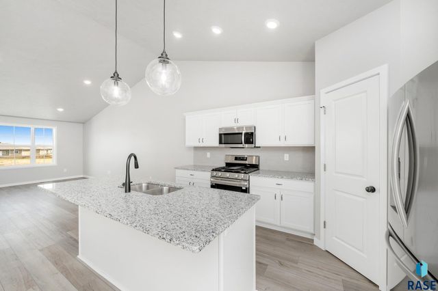 522 Hillside St, Harrisburg, SD 57032