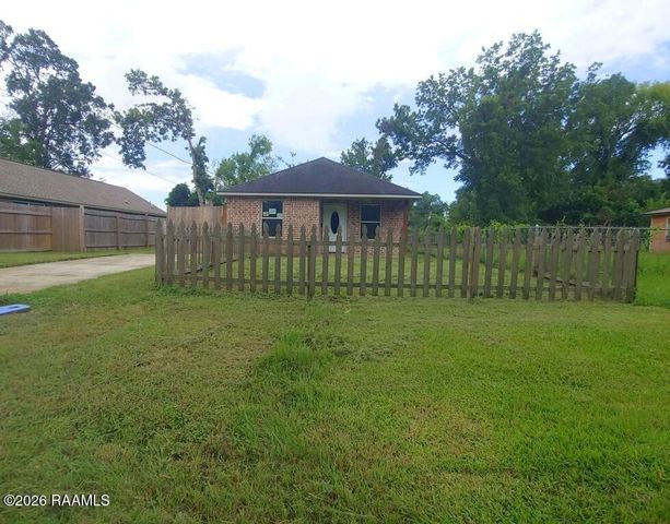 1423 W College Avenue, Opelousas, LA 70570