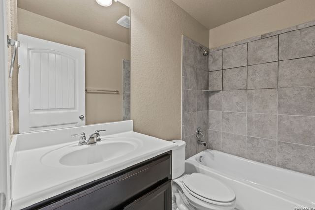 2527 Gato Del Sol, San Antonio, TX 78245