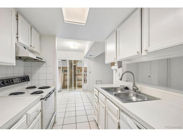 16 Amesbury St, Broomfield, CO 80020