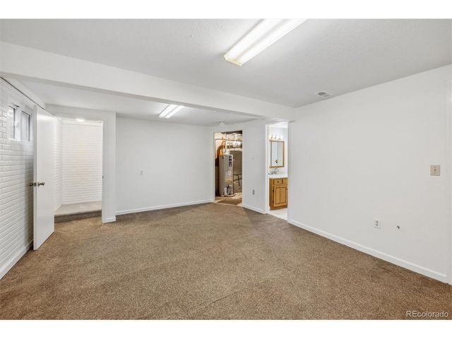 16 Amesbury St, Broomfield, CO 80020
