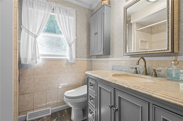 15 Hanley Lane, Warren, RI 02885