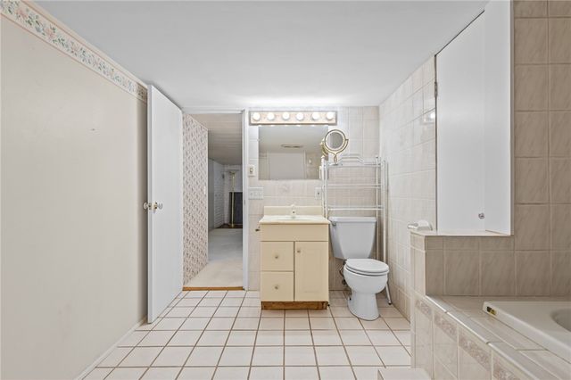 15 Hanley Lane, Warren, RI 02885