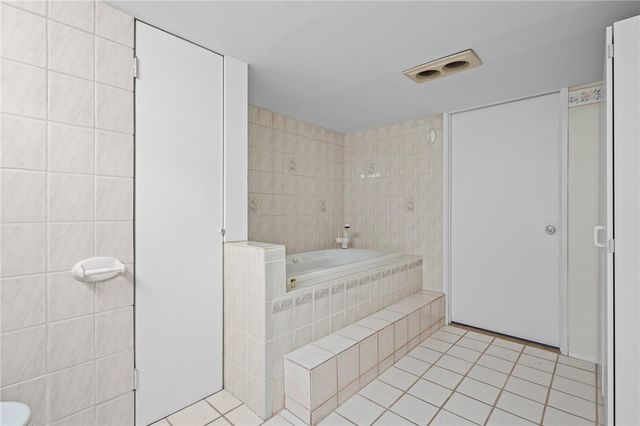 15 Hanley Lane, Warren, RI 02885