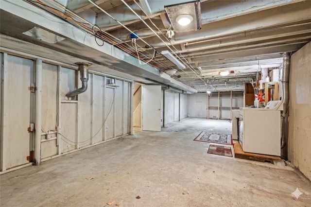 15 Hanley Lane, Warren, RI 02885