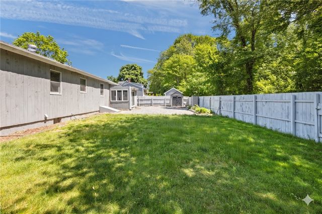 15 Hanley Lane, Warren, RI 02885