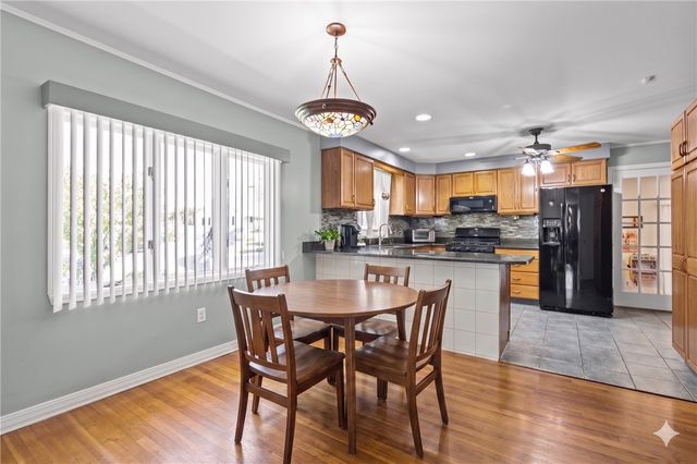 15 Hanley Lane, Warren, RI 02885