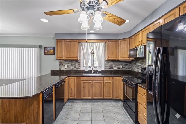 15 Hanley Lane, Warren, RI 02885