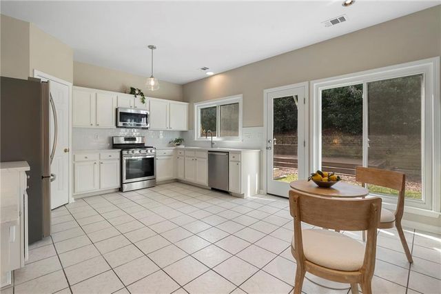 2420 Greyhurst Way SW, Smyrna, GA 30082