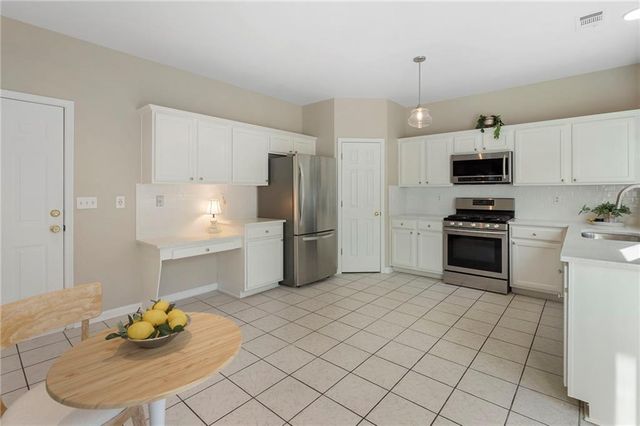 2420 Greyhurst Way SW, Smyrna, GA 30082