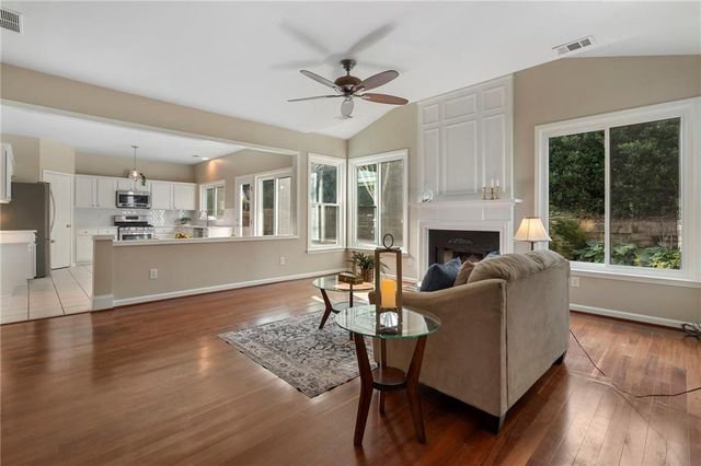 2420 Greyhurst Way SW, Smyrna, GA 30082