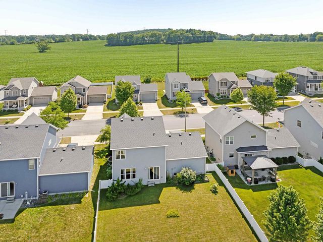 4716 CATALINA Parkway, Mcfarland, WI 53558