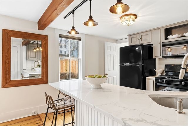 8 California St, Newburyport, MA 01950