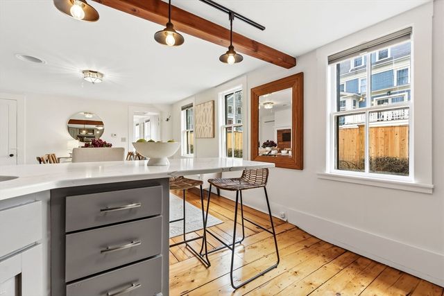 8 California St, Newburyport, MA 01950