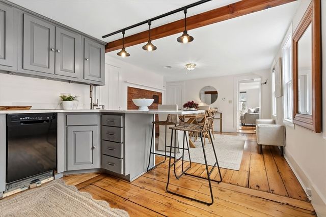 8 California St, Newburyport, MA 01950