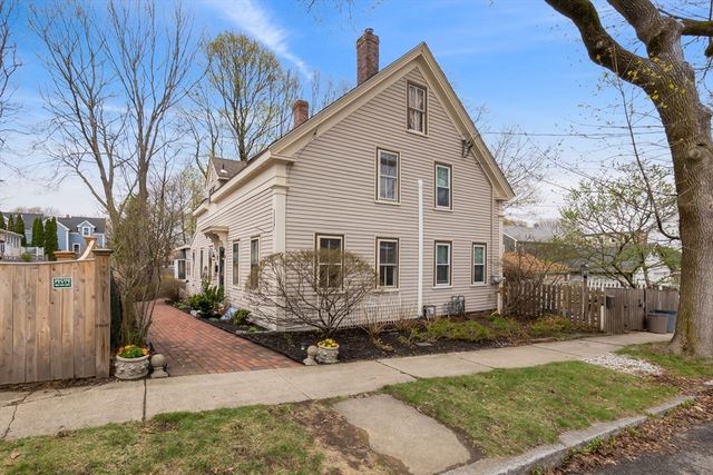 8 California St, Newburyport, MA 01950